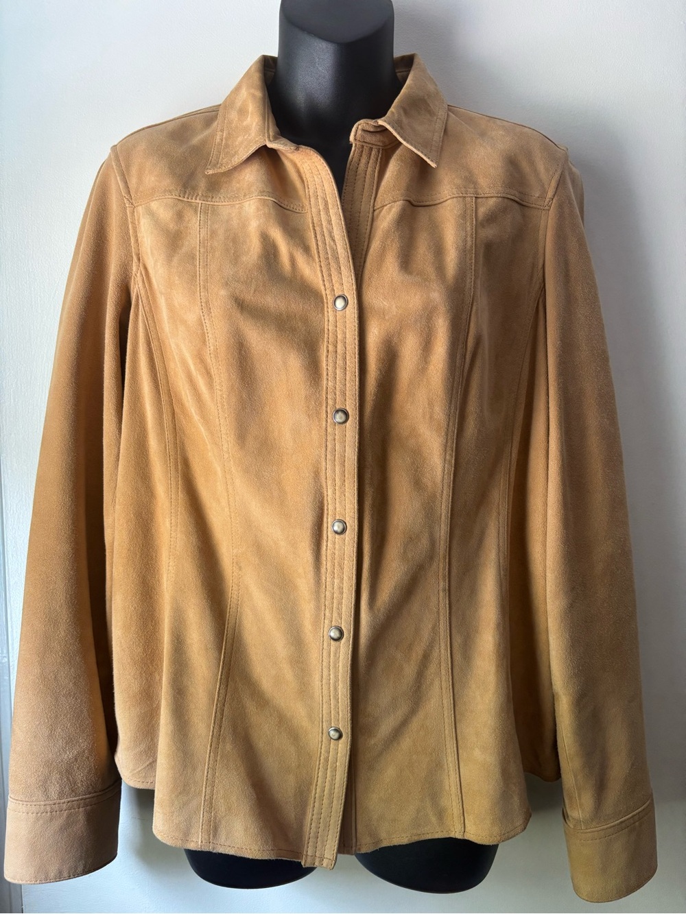 Eddie Bauer Goatskin Suede Jacket Shirt In a Tan /Camel Color Size M